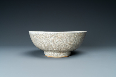 A Chinese ge-type crackle-glazed bowl, Yongzheng/Qianlong