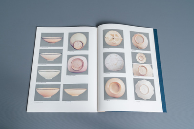 Illustrated catalogue of Sung Dynasty Porcelain in the National Palace Museum, four volumes, Taipei, 1973