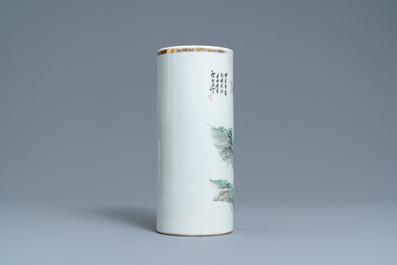 Un porte-chapeau en porcelaine de Chine qianjiang cai et cinq pi&egrave;ces en famille rose, 19/20&egrave;me