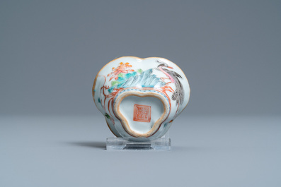 Un porte-chapeau en porcelaine de Chine qianjiang cai et cinq pi&egrave;ces en famille rose, 19/20&egrave;me