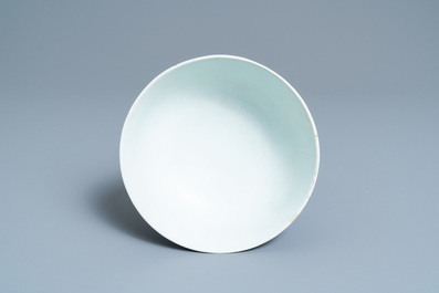 Un bol en porcelaine de Chine 'Bleu de Hue' pour le Vietnam, dat&eacute; 1845