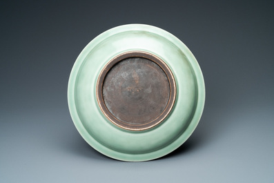 Een Chinese monochrome celadon 'lotus' schotel, Qianlong