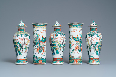 Une garniture de cinq vases en porcelaine de Chine famille verte, marque de Kangxi, 19&egrave;me