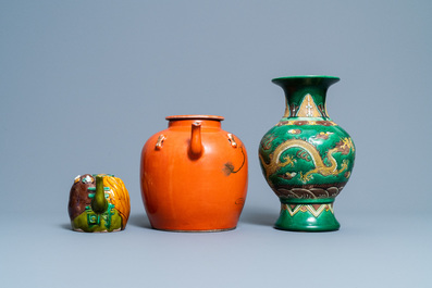 Een diverse collectie Chinees porselein, 19/20e eeuw