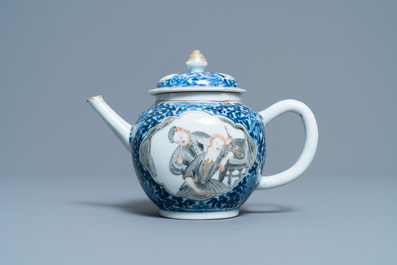 Une th&eacute;i&egrave;re couverte en porcelaine de Chine en grisaille et bleu et blanc, 19&egrave;me