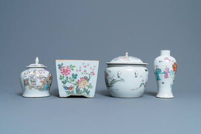 A Chinese famille rose jardini&egrave;re, two vases and a covered bowl, 19/20th C.