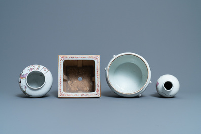 A Chinese famille rose jardini&egrave;re, two vases and a covered bowl, 19/20th C.