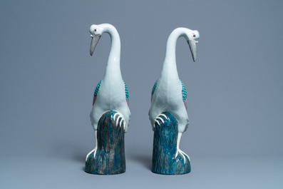 A pair of large Chinese famille rose models of cranes, 20th C.