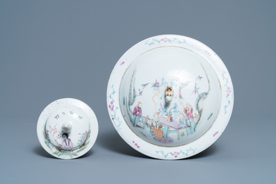 Une jardini&egrave;re, deux vases et un bol couvert en porcelaine de Chine famille rose, 19/20&egrave;me