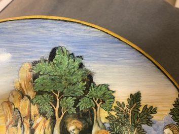 Un plat du service Lanciarini en majolique italienne &agrave; sujet mythologique du 'Ch&acirc;timent des M&eacute;nades', Urbino, 16&egrave;me