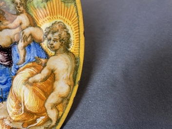 Een mythologische schotel in Italiaanse majolica met 'Latona en de kikkers', Urbino, 16e eeuw