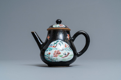 Een diverse collectie Chinees porselein, Ming en Qing