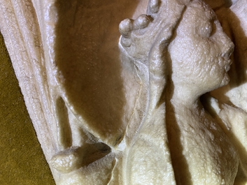 Un relief en alb&acirc;tre sculpt&eacute; repr&eacute;sentant 'L'adoration des mages', Nottingham, Angleterre, 15&egrave;me