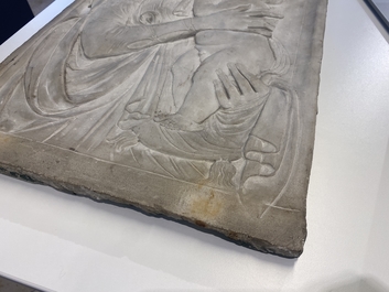 Ecole italienne, 19&egrave;me, d'apr&egrave;s Desiderio da Settignano (1430-1464): un bas-relief en marbre figurant une Vierge &agrave; l'Enfant