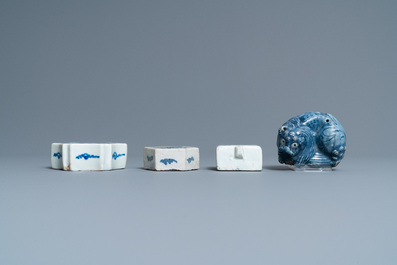 Sept compte-gouttes en porcelaine de Cor&eacute;e en bleu et blanc, 18/19&egrave;me