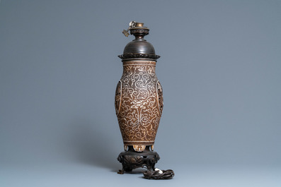 Un vase en biscuit ajour&eacute; &agrave; d&eacute;cor de lions bouddhistes mont&eacute; en lampe, Chine, 19&egrave;me