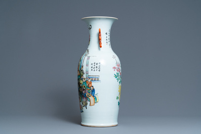 Un vase en porcelaine de Chine &agrave; double d&eacute;cor en qianjiang cai et famille rose, 19/20&egrave;me