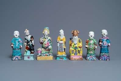 Zeven Chinese famille rose figuren, 18/19e eeuw