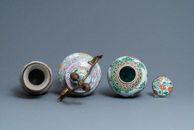 Deux vases en porcelaine de Chine famille verte et un en famille rose mont&eacute; en lampe, 19&egrave;me