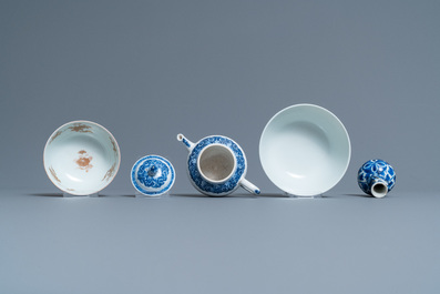 A varied collection of Chinese porcelain, Kangxi and later