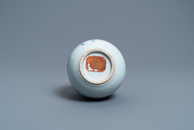 Un vase en forme de poire en porcelaine de Chine en bleu et blanc &agrave; d&eacute;cor 'Shuihu Zhuan', Shunzhi/Kangxi