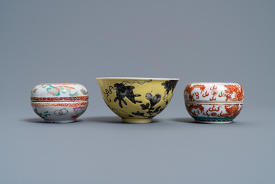 A Chinese Dayazhai yellow-ground bowl and two seal paste boxes, 19th C.