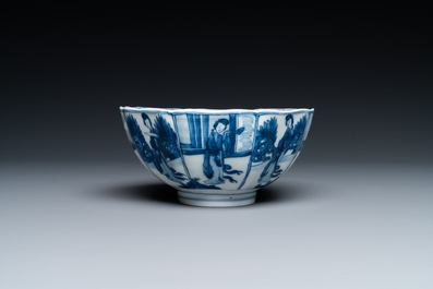 Un bol en porcelaine de Chine en bleu et blanc &agrave; d&eacute;cor de 'longues dames', marque de Chenghua, Kangxi