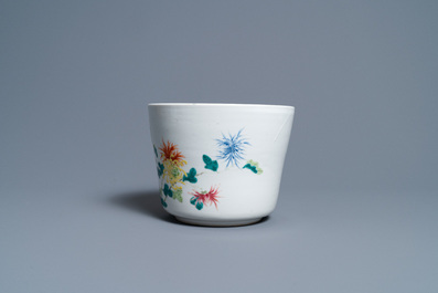 Een diverse collectie Chinees famille rose en blauw-wit porselein, 18/19e eeuw