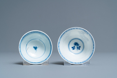 Deux tasses, un kendi, un vase couvert et une bo&icirc;te &agrave; th&eacute; en porcelaine de Chine en bleu et blanc et de style Imari, Wanli et Kangxi