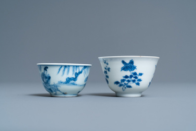 Deux tasses, un kendi, un vase couvert et une bo&icirc;te &agrave; th&eacute; en porcelaine de Chine en bleu et blanc et de style Imari, Wanli et Kangxi