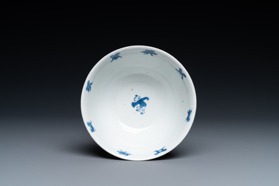 Un bol en porcelaine de Chine en bleu et blanc &agrave; d&eacute;cor de sc&egrave;nes du 'Xi Xiang Ji', Kangxi