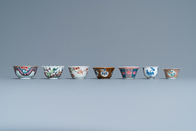 Sept tasses et soucoupes en porcelaine de Chine famille rose et d'autres, Kangxi et apr&egrave;s