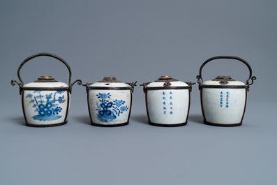 Vier Chinese blauw-witte 'Bleu de Hue' waterpijpen voor de Vietnamese markt, 19e eeuw
