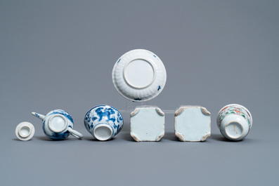 Een collectie Chinees blauw-wit, famille rose, verte en Imari-stijl theegoed, Kangxi/Qianlong