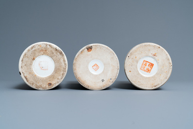 Drie Chinese qianjiang cai hoedensteunen, 19/20e eeuw