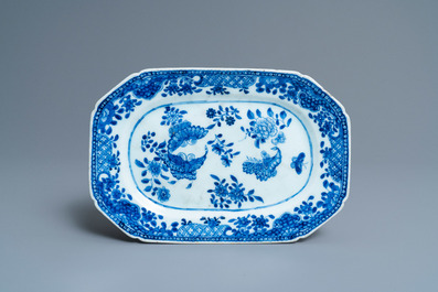 Huit plats, un sous-plat et trois bo&icirc;tes couvertes en porcelaine de Chine en bleu et blanc, Yongzheng et apr&egrave;s