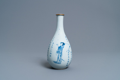 Un vase en forme de poire en porcelaine de Chine en bleu et blanc &agrave; d&eacute;cor 'Shuihu Zhuan', Shunzhi/Kangxi