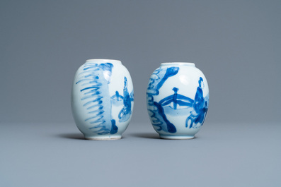 Twee Chinese blauw-witte theebussen, Kangxi