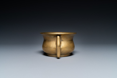 A Chinese bronze 'yilu' censer, Xuande mark, 17th C.