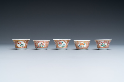 Een collectie Chinees famille rose theegoed, Yongzheng/Qianlong