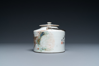 A Chinese qianjiang cai teapot and cover, 19/20th C.