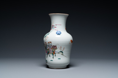 A Chinese famille rose vase, Tongzhi mark, 19/20th C.