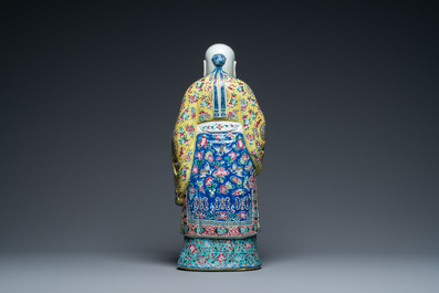 Une figure du Dieu d'&eacute;toiles 'Shou' en porcelaine de Chine famille rose, 19&egrave;me