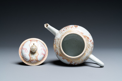 Une collection d'objets &agrave; th&eacute; en porcelaine de Chine famille rose, Yongzheng/Qianlong