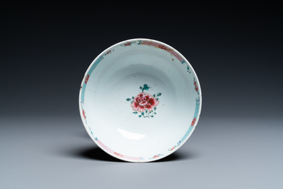 Een collectie Chinees famille rose theegoed, Yongzheng/Qianlong