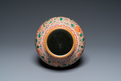 A Chinese wucai 'phoenixes' vase, 19th C.