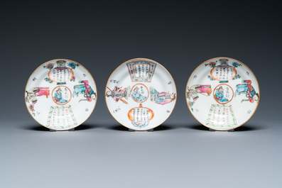 Six tasses et soucoupes en porcelaine de Chine famille rose &agrave; d&eacute;cor 'Wu Shuang Pu', marques de Qianlong et Tongzhi, 19&egrave;me