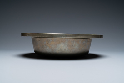 A Chinese paktong metal 'dragon' bowl and a rectangular box and cover, 19/20th C.