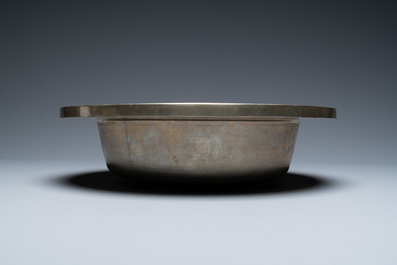 A Chinese paktong metal 'dragon' bowl and a rectangular box and cover, 19/20th C.