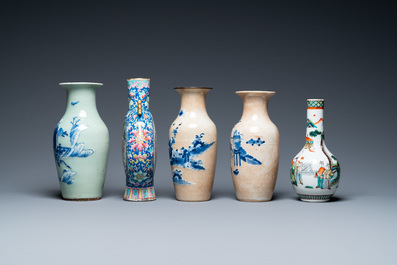 Six vases et une bo&icirc;te couverte en porcelaine de Chine, 19/20&egrave;me